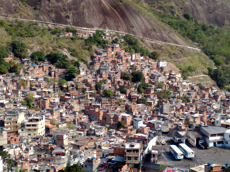  de mil correspond ncias di rias na Favela da Rocinha em S o Conrado 